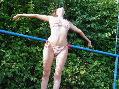 Camvivian picture collection featuring girl in her teens showing nice body