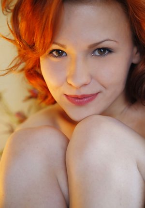 Met Art invite you to explore free photos featuring Zarina A unveiling perfect shape